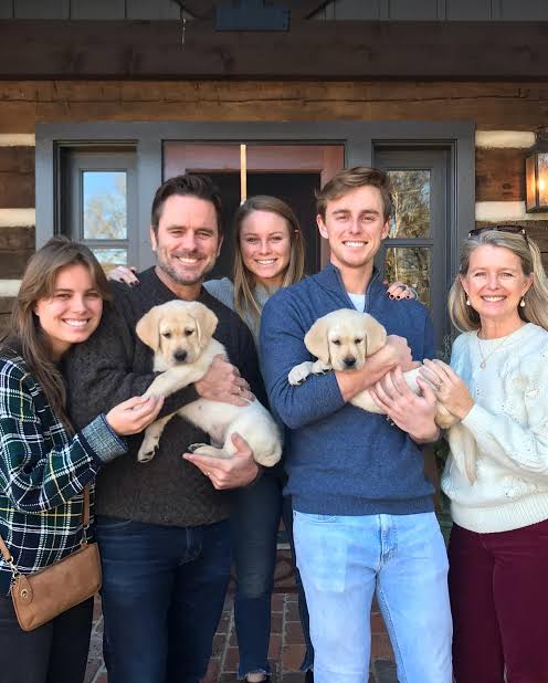 Charles Esten, his wife, three kids, and two cute doggies. 