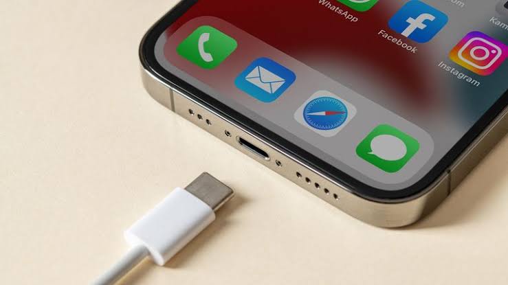 Why is my Phone Charging Backward? Everything you Need to Know About Reverse Charging 2024