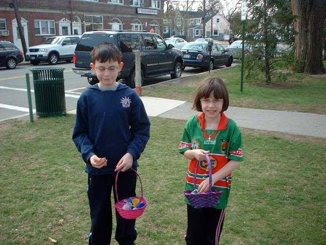 Clancy Burke and her older brother, Neal Burke, as kids. Photo credit: Instagram/@clancyburke.