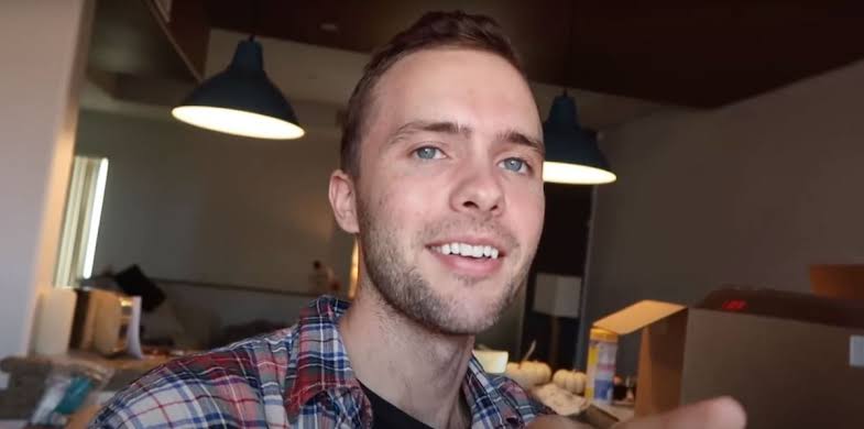 Is Ryland Adams Married? Bio: Age, Family, Husband, Career, Net Worth 5 (1)