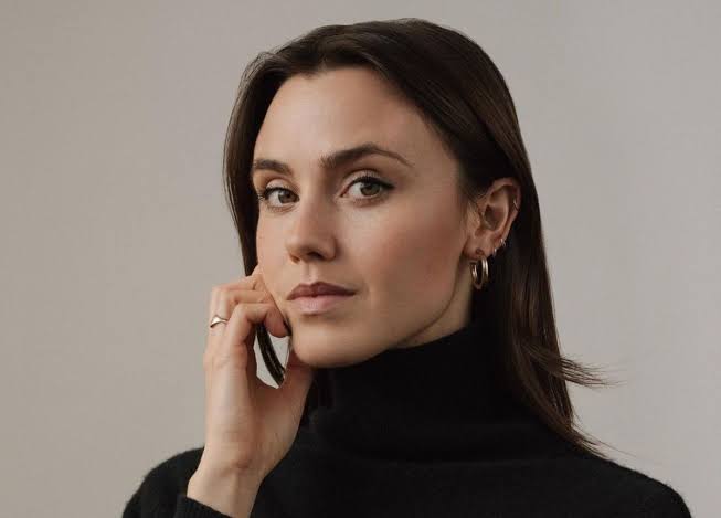 Is Poppy Drayton Married? Bio: Family, Education, Movies, Net Worth