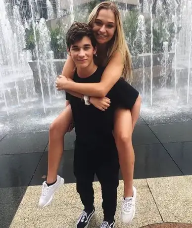 Brandon-Rowland-and-his-girlfriend-Abby-Leigh.-