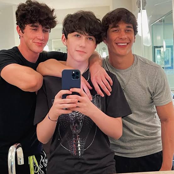 Hunter-Rowland-and-his-two-brothers-Brandon-Rowland-and-Ashton-Rowland.-