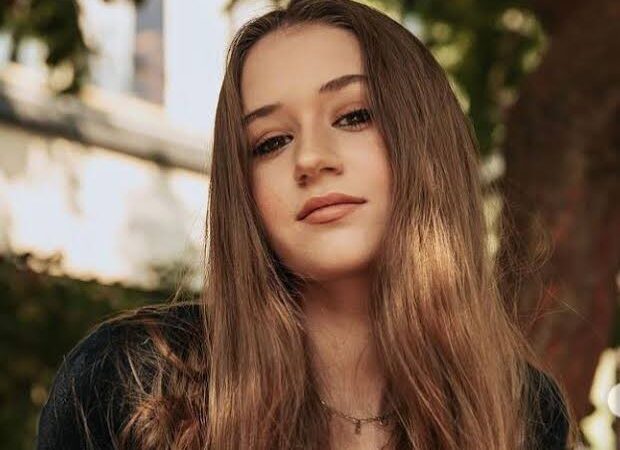 Riley Lewis Bio: Age, Family, Siblings, Career, Boyfriend, Net Worth 5 (1)