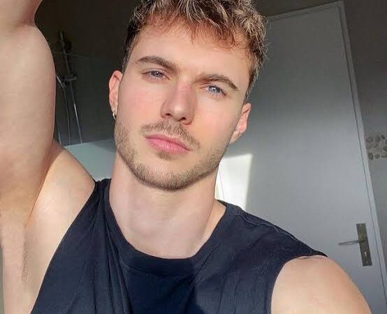 Scott Morton (Model) Bio: Age, Girlfriend, Career, Net Worth, Is He Gay? 5 (1)