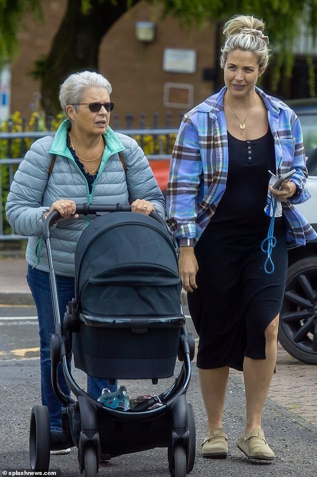 Gemma-Atkinson-and-her-lookalike-mother-Sandra-Atkinson.-1-1