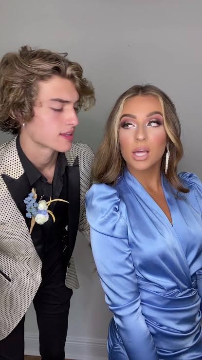 Riley-Saurage-and-her-ex-boyfriend-Sam-Hurley-doing-a-TikTok-challenge.-