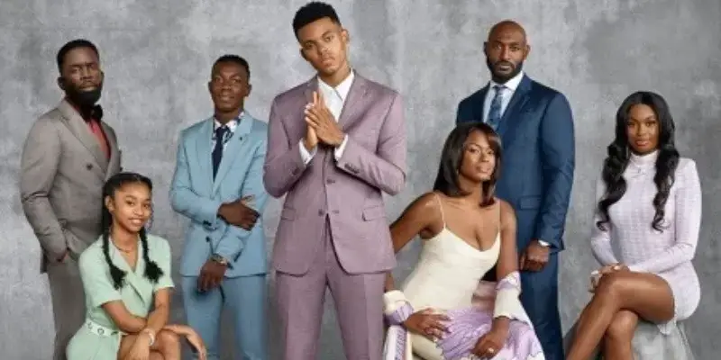 Jabari-Banks-with-his-parents-and-siblings.-