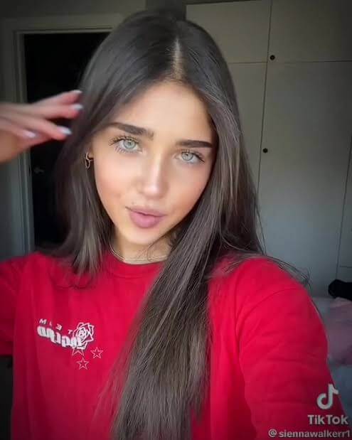 Sienna Walker Bio: Age, Family, Twin, Mom, TikTok, Net Worth