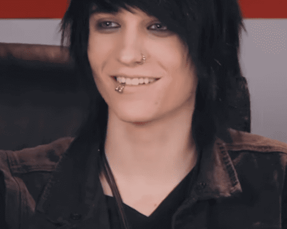 Is Johnnie Guilbert Still Dating Alex? Bio: Age, Family, Girlfriend, Net Worth 0 (0)