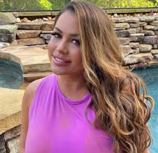 Jenni Neidhart Bio: Age, Family, Boyfriend, Net Worth