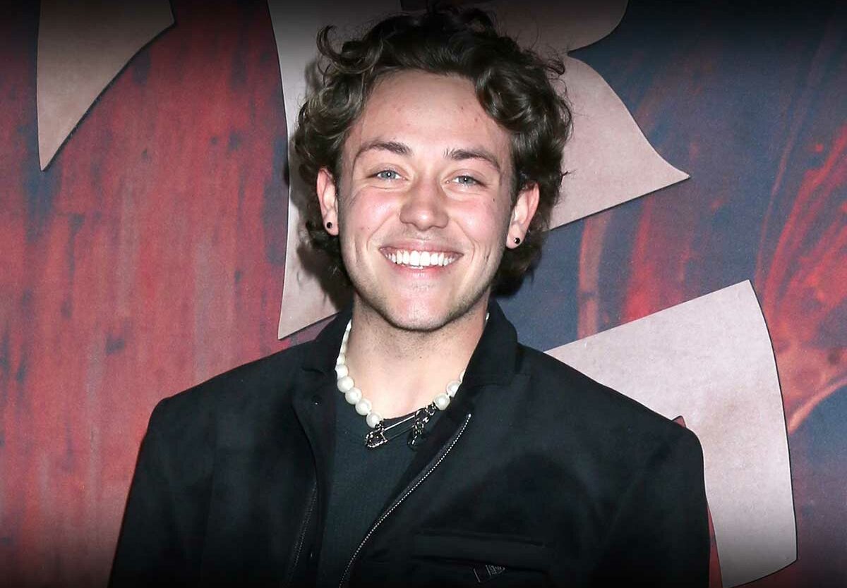 Ethan Cutkosky Bio: Age, Family, Girlfriend, Net Worth
