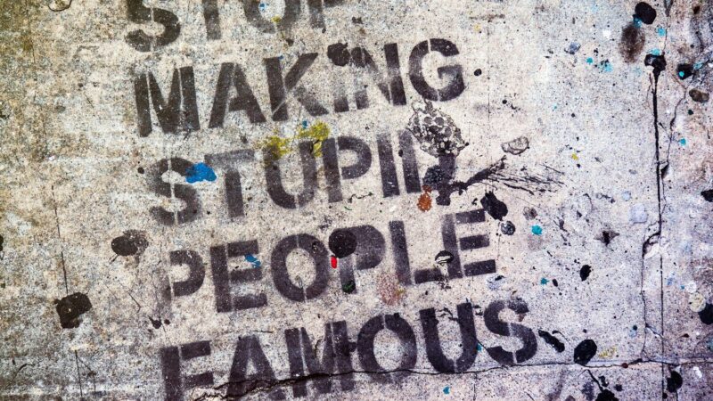 Why Smart People Make Stupid Decisions 4 Why Smart People Make Stupid Decisions 4.6 (146)