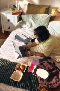 Digital Minimalism: How to Declutter Your Online Life in 30 Days